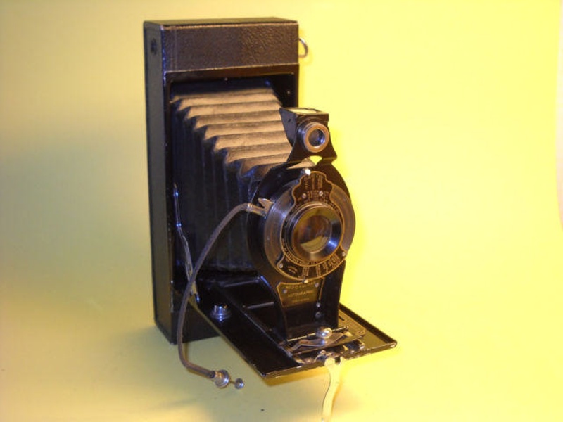 Kodak Automatic Brownie Folding Camera; 1915; Rochester NY; 0220190012