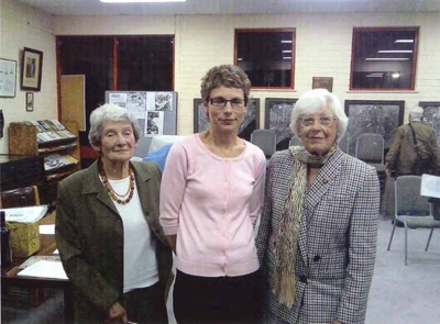 Tina Buckley, Jenny ?, and Lesley Falloon; 2006 Oct. 5; P5525