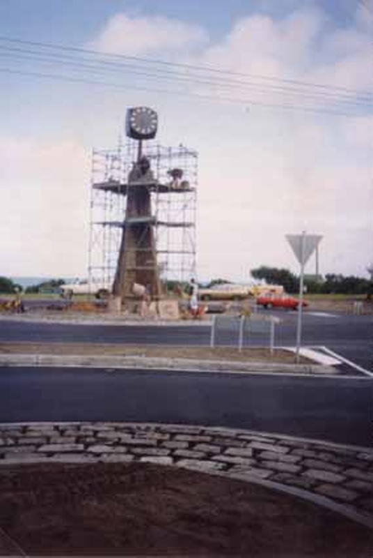 Moving the Black Rock clock tower; 1992; P2883 eHive