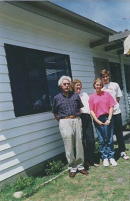 The Guthrie family of 7 Henry Street, Sandringham; Larson, Janet; c. 1988; P7520