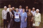 Sandringham and District Historical Society members with Australia Day Award for the Almeida shooting re-enactment; 2000 Jan. 26; P3748