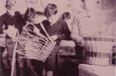 Sandringham State School, Grade 4 basket making, 1956.; 1956; P2728
