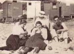 Group in day-clothes on beach; betw. 1914 and 1918; P2489