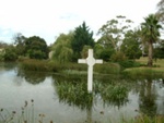 Vietnam War memorial cross, Basterfield Park, Dane Road, Moorabbin; Nilsson, Ray; 2008 Mar. 8; P9106