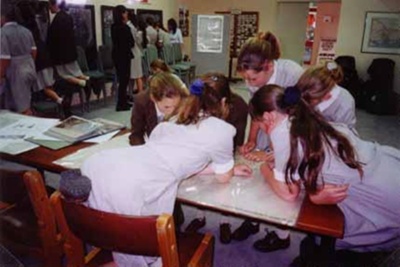 Firbank students at Sandringham and District Historical Society.; Utting, Peg; 1999 Oct. 25; P4510