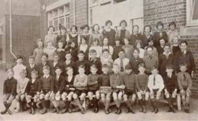Hampton State School 3754, Grade 4B, 1928; 1928; P8745