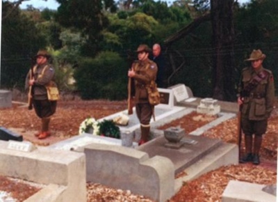 Cheltenham Pioneer Cemetery sesquicentenary celebration and RSL dedication of war graves; Disney, Graeme; 2015 Mar. 27; P9503
