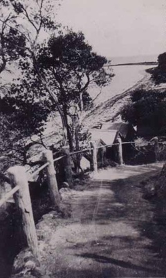 Path down to the beach, Beaumaris; 1921; P0477