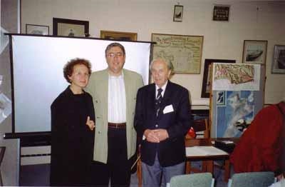 Visit of Hatice and John Basarin to Sandringham and District Historical Society General Meeting; Ewers, Earl; 2005 Jun. 2; P5213-1
