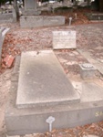 Cheltenham Pioneer Cemetery. Small family grave; Nilsson, Ray; 2008 Jan. 20; P8277