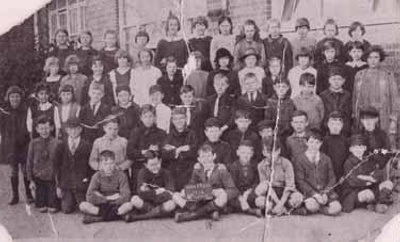 Hampton State School pupils, Grade 4A; 1924; P2936