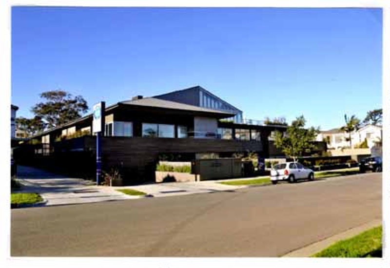 Apartments on Beaumaris Hotel car park; Jones, Allan; 2014 Sep. 7