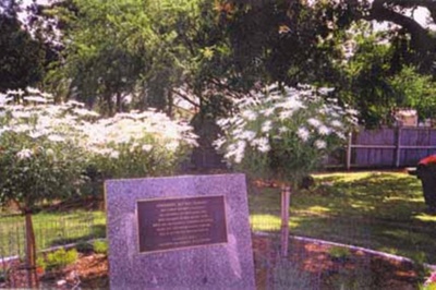 Commemorative service, Cheltenham Pioneer Cemetery; 1996 Oct. 27; P3204