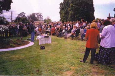 Commemorative service, Cheltenham Pioneer Cemetery; 1996 Oct. 27; P3205