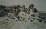 Cowmeadow family on Sandringham beach; 1924?; P7793