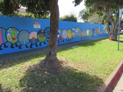 Decorated hoardings surrounding Sandringham Primary School; Withers, Jan; 2021 Apr. 4; PD3392