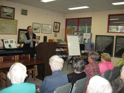 Library Week special event, Sandringham and District Historical Society; Nilsson, Ray; 2007 May 27; P8167
