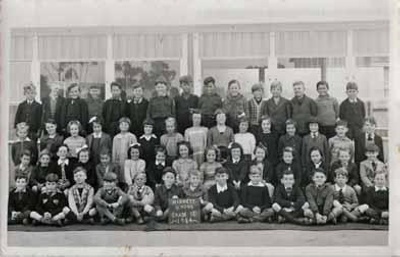 Highett State School Grade II, 1954; 1954; P8409