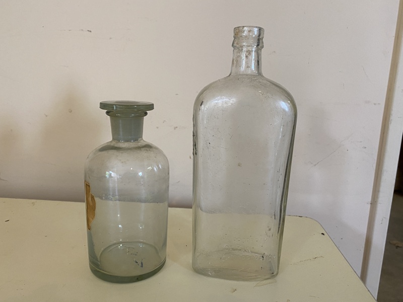 Bottles; Unknown; Unknown; BRS2020.04.05.07.194 | eHive