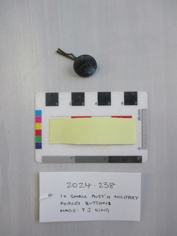 Small Australian Military Forces button; P J King Pty Ltd; 2024.238 | eHive