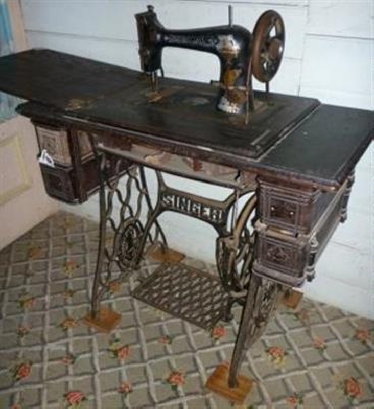 Singer Sewing Machine; 1901; BH1499 | eHive