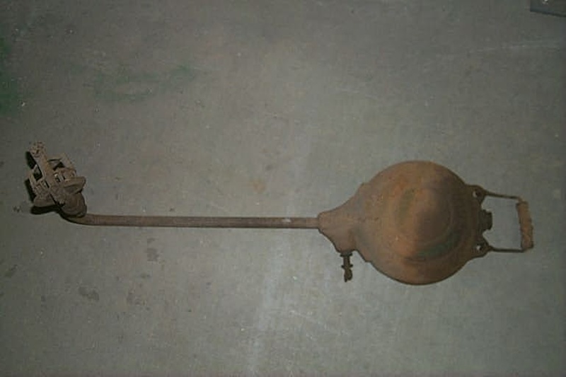 Wells Paraffin Gas Lamp (1) or drip torch; 00025_Prop eHive