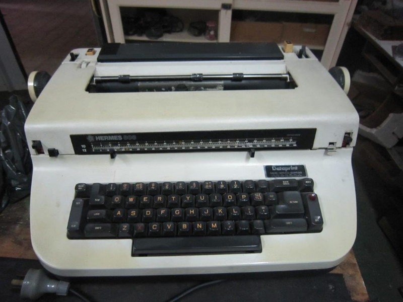 Hermes 808, golf ball type electric typewriter; 02595 eHive