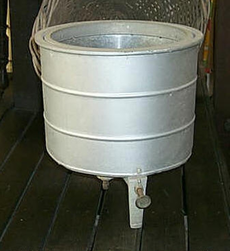 Spin dryer, water powered (1); 09572 eHive