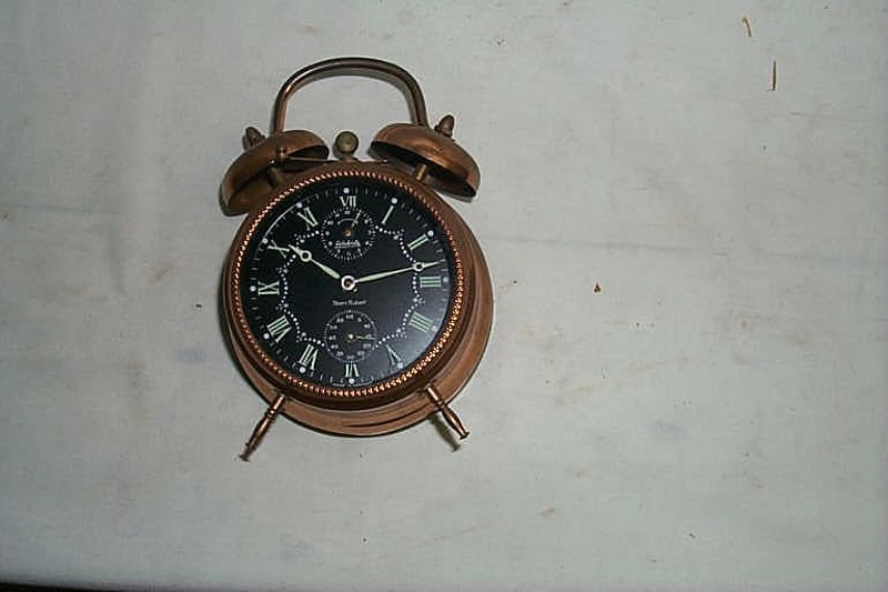 Alarm clock with two bells on top, (1); 00102_Prop eHive
