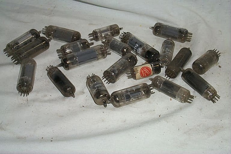 Radio valves,; 06870 eHive