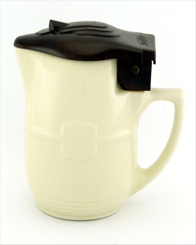 SPEEDIE SMALL ELECTRIC JUG, CREAM PORCELAIN WITH BROWN PVC PLASTIC LIFT LID; Spe... eHive