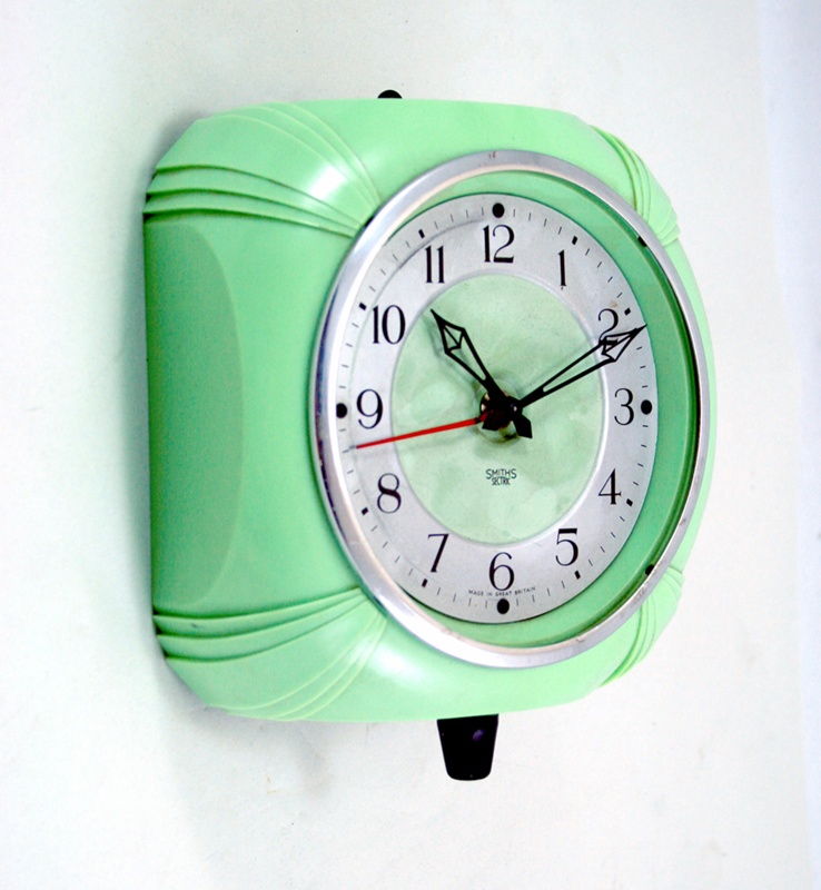 SMITHS GREEN BAKELITE ELECTRIC CLOCK; Smith's; C1945; TPSM949 eHive